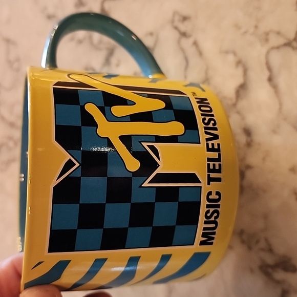 Retro" I want my M TV" coffee mug. - Picture 2 of 5